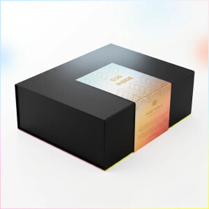 Feinkost online bestellen 3 Berlin Geschenkbox „030 Inside“ mit Wein
